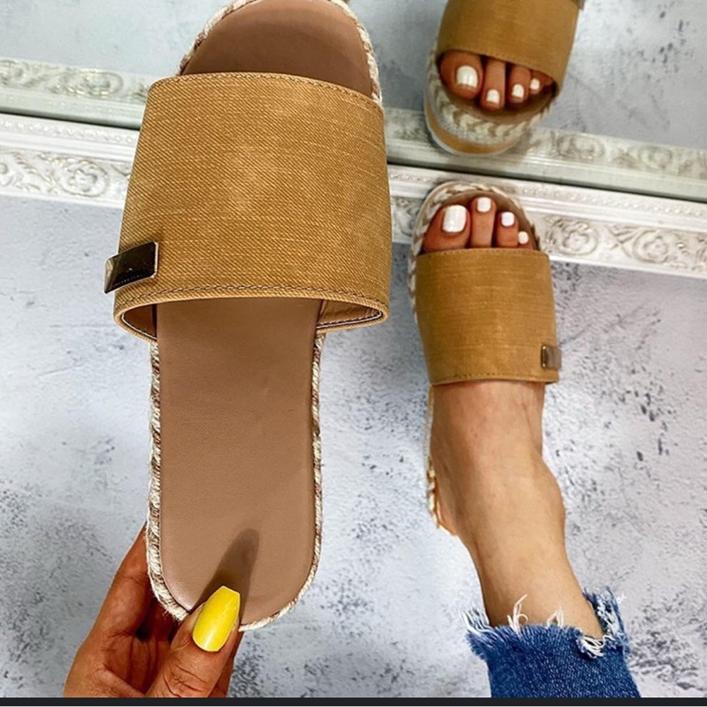 Stylish Tan Slide Sandals